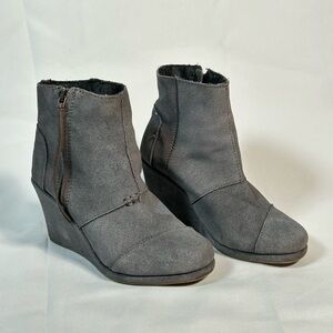 TOMS Desert Wedge Booties Grey Suede Lace-Up Ankle Boots Size W5